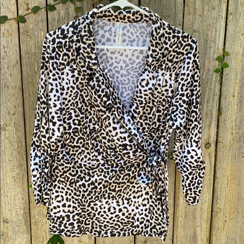 Super cute leopard top